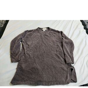 Elegant V-Neck Sweater in Purple